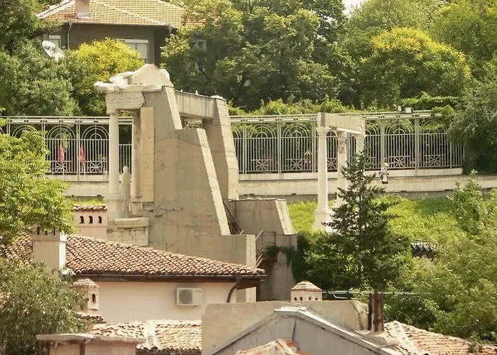 Dali Готель Пловдив