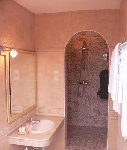 Dali Готель Пловдив